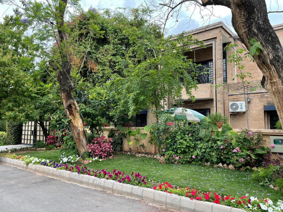 Riviera Courtyard Guest House 이슬라마바드 외부 사진