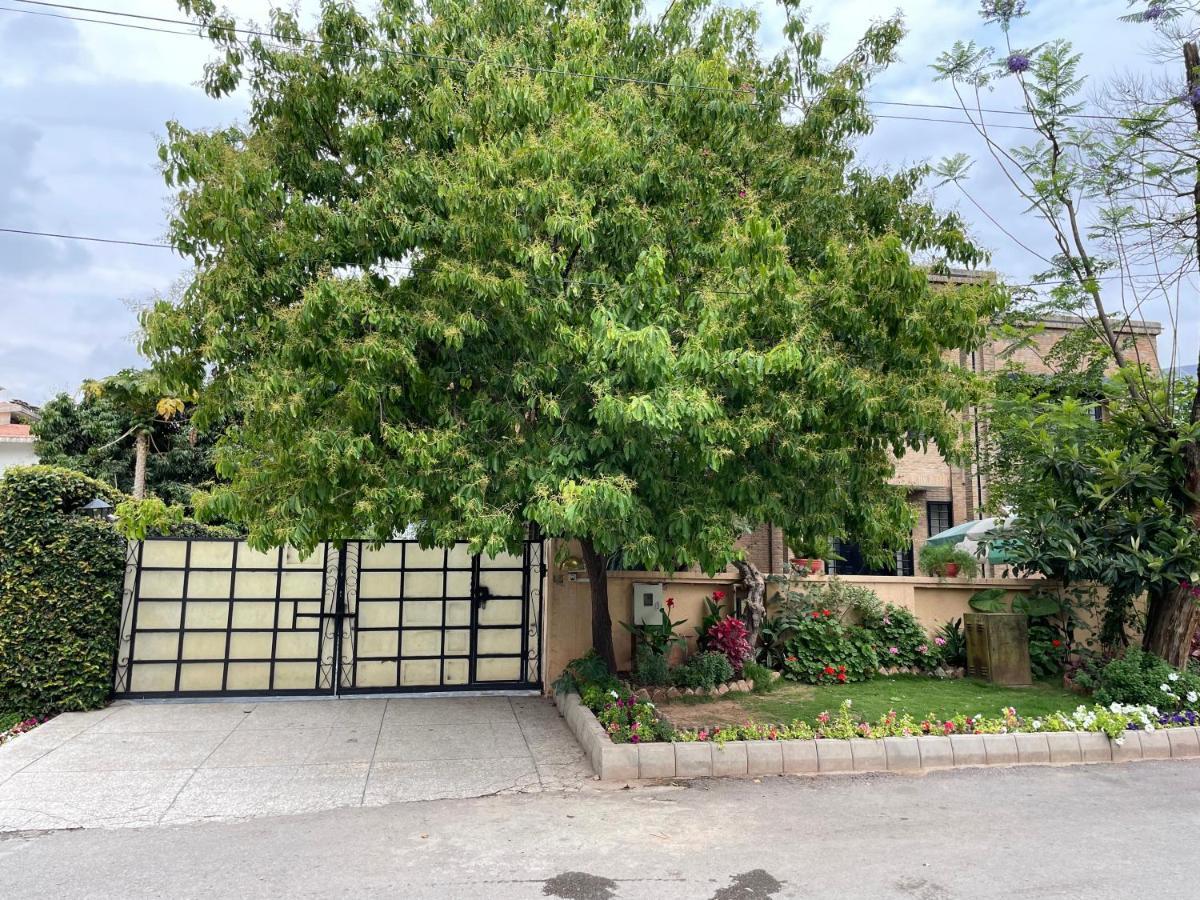Riviera Courtyard Guest House 이슬라마바드 외부 사진