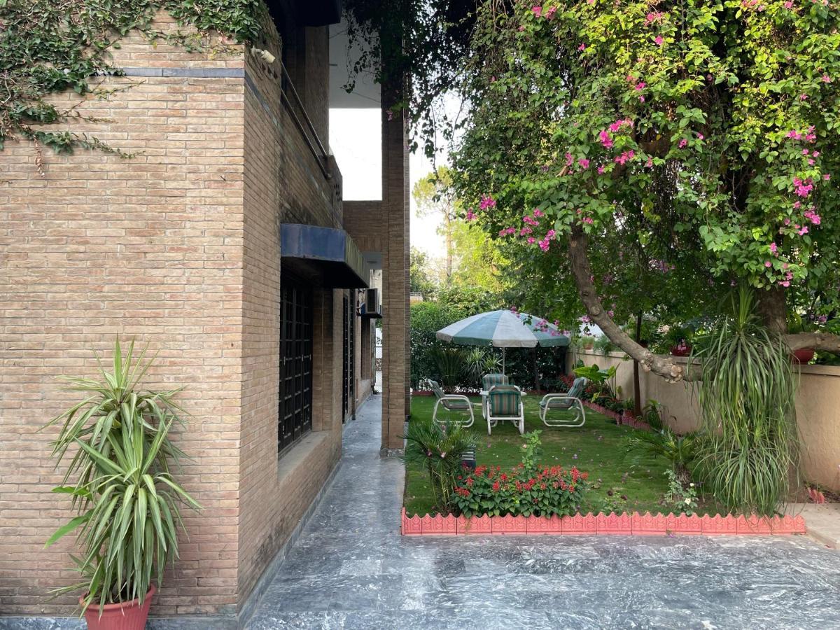 Riviera Courtyard Guest House 이슬라마바드 외부 사진