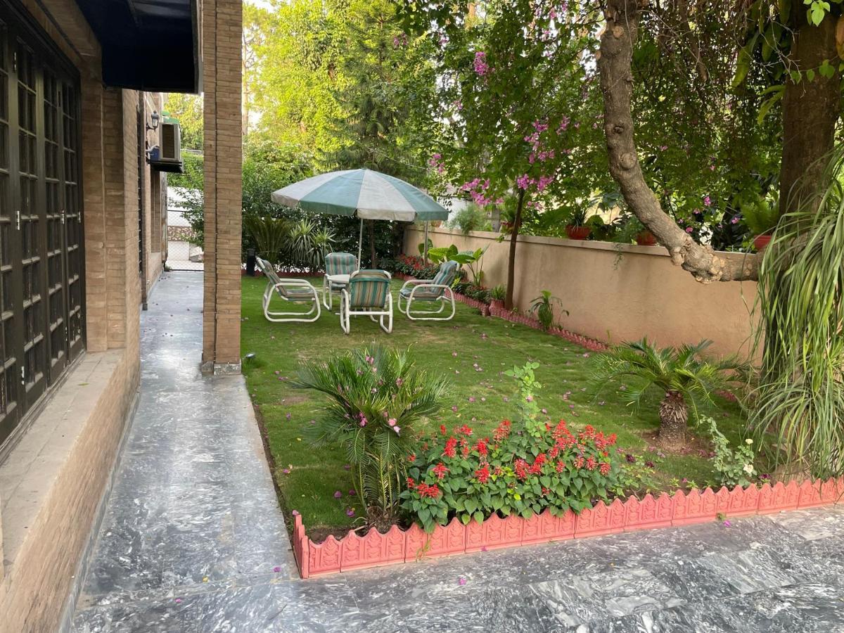 Riviera Courtyard Guest House 이슬라마바드 외부 사진