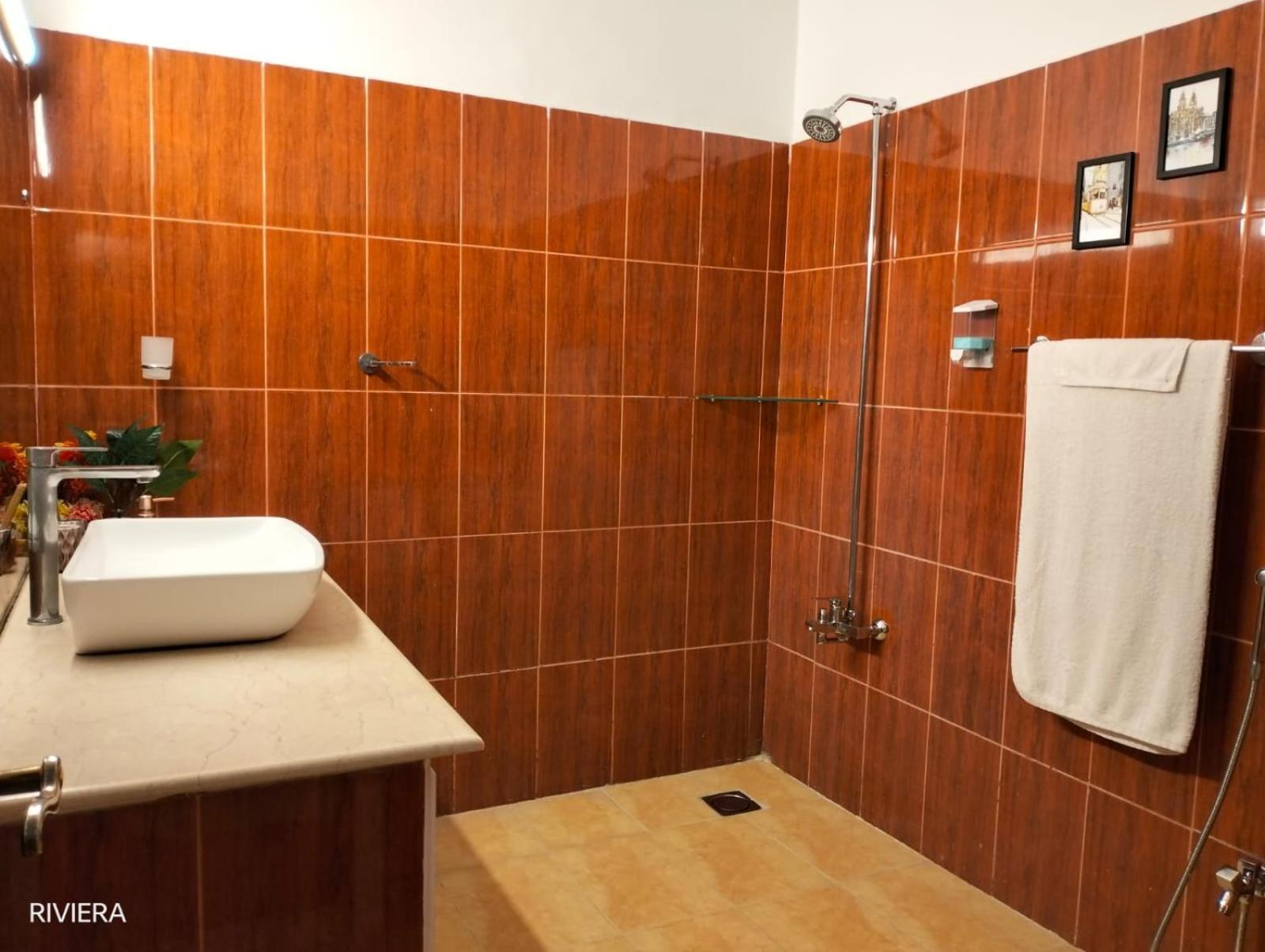 Riviera Courtyard Guest House 이슬라마바드 외부 사진