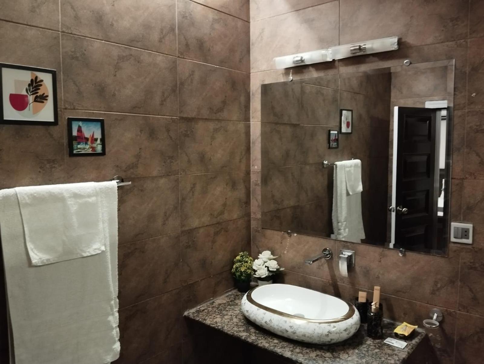 Riviera Courtyard Guest House 이슬라마바드 외부 사진